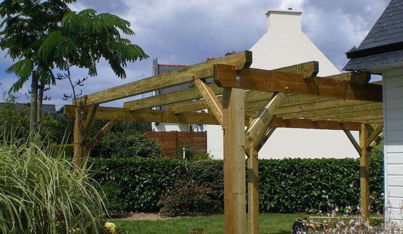 Charpente traditionnelle pour pergola à Vannes